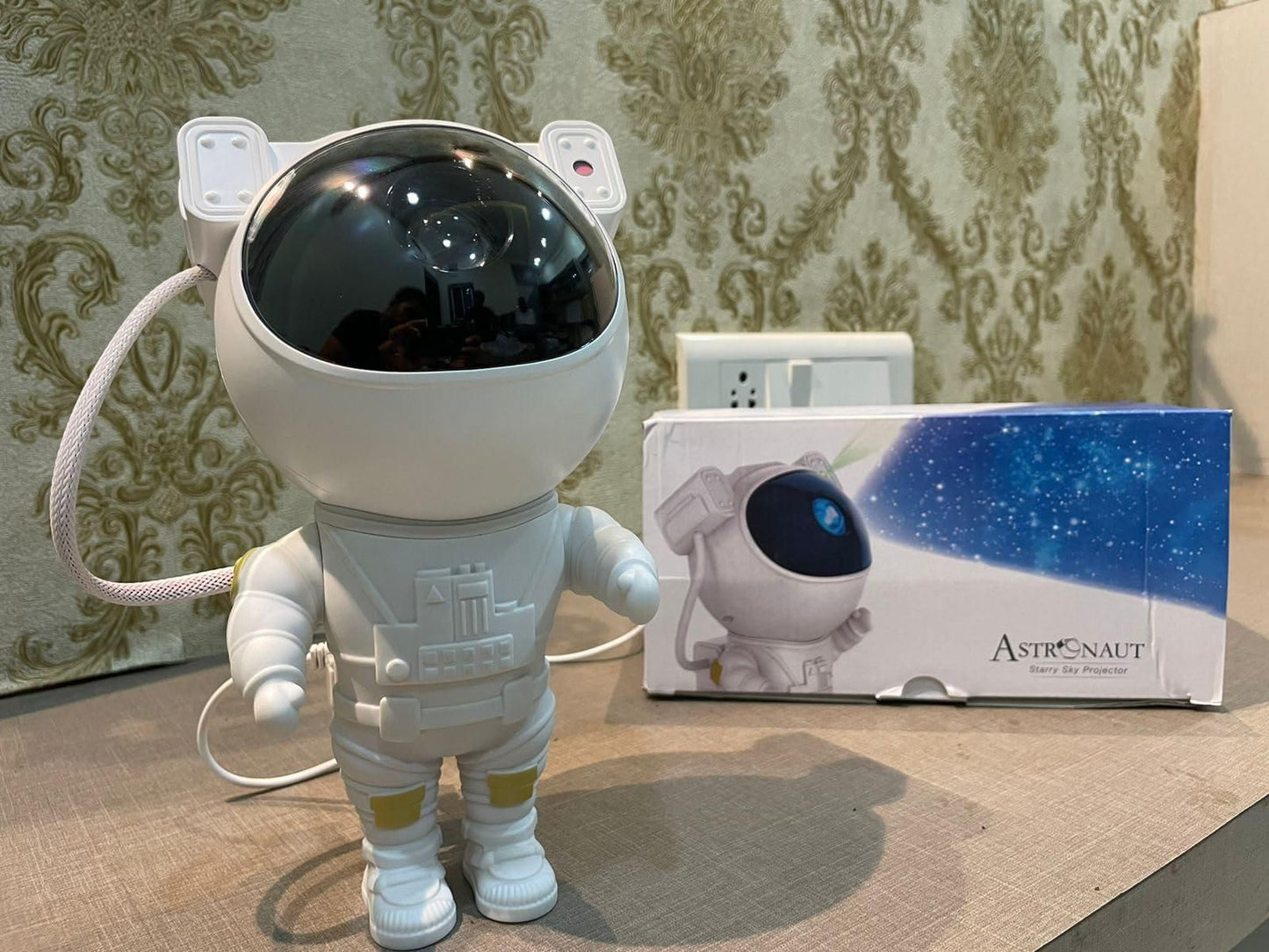 GalaxyGlow™ Astronaut Star Projector Night Light | 🔥FLASH SALE!🔥